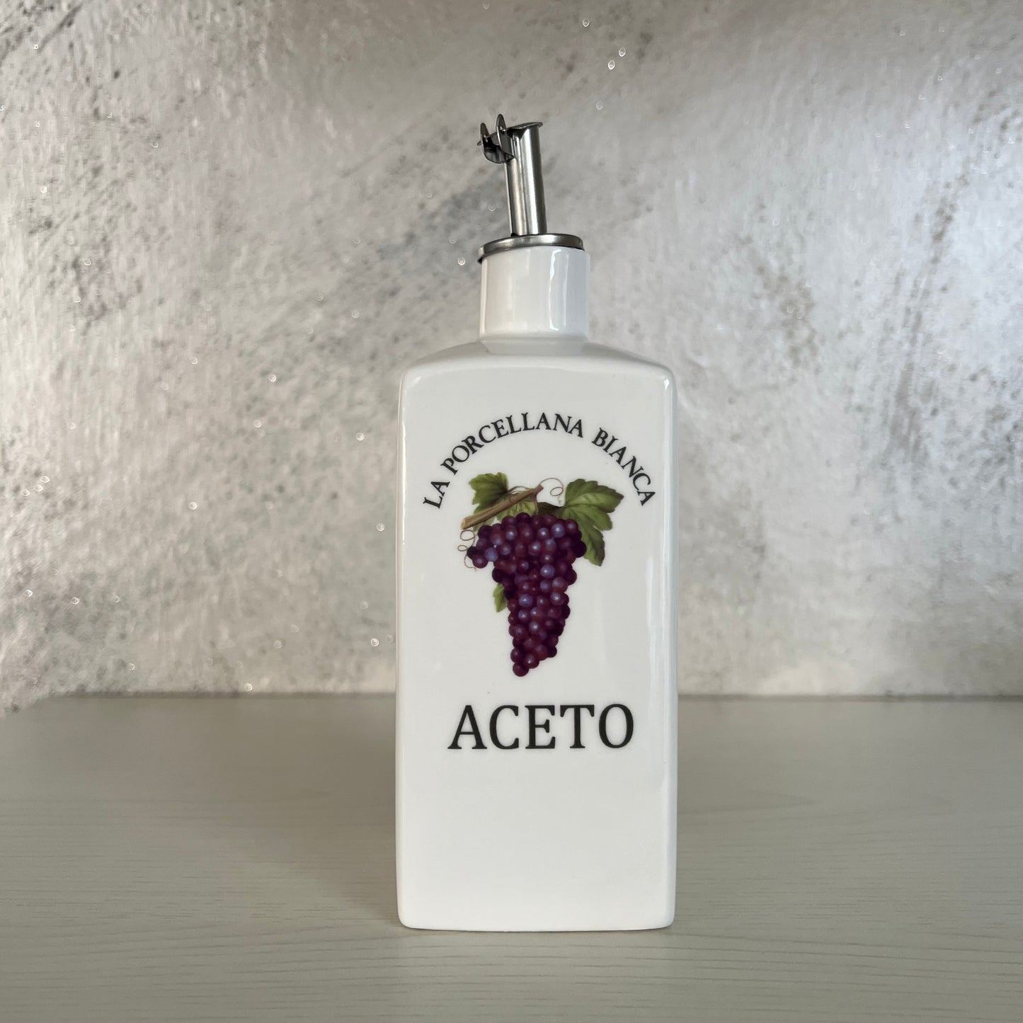 Acetiera decorata