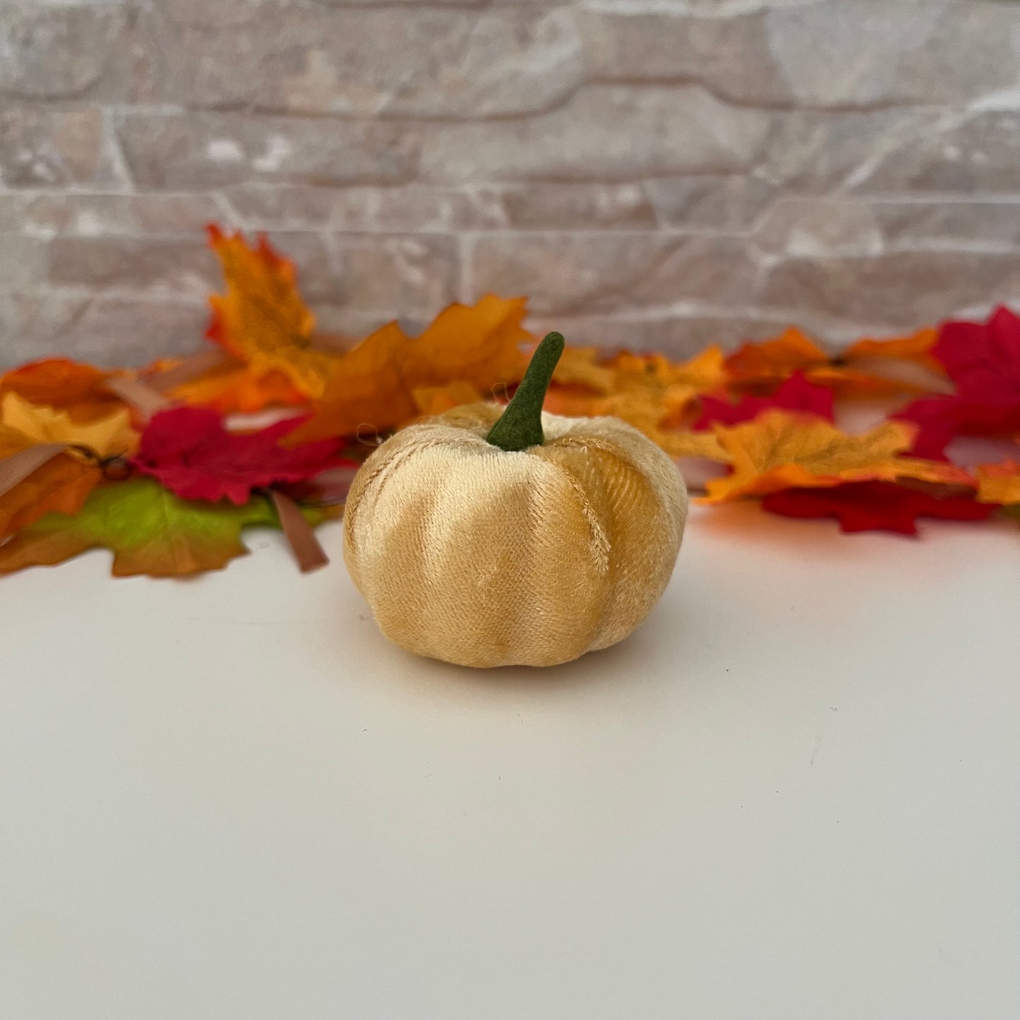 Zucca decorativa in velluto panna