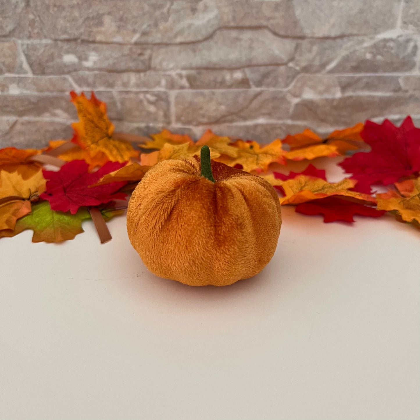Zucca decorativa in velluto arancio